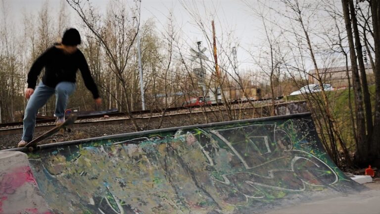 Mekin ollaan täällä – naiset Turun skeittikulttuurissa